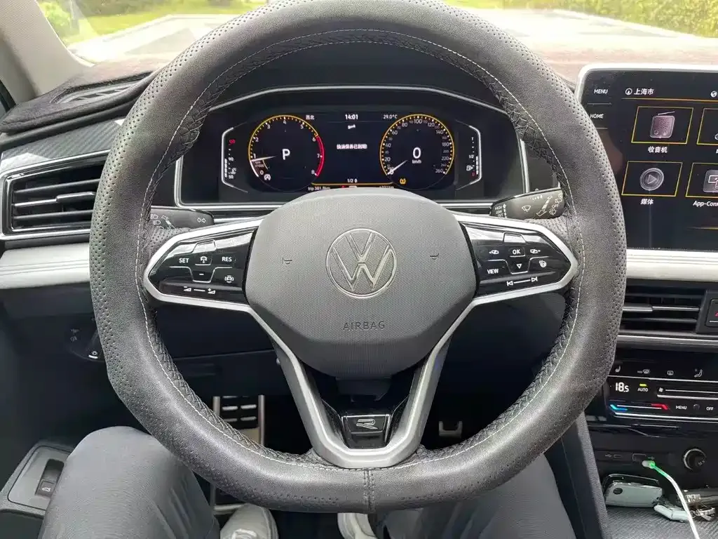 Volkswagen Tiguan L — фото 3