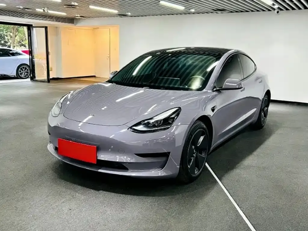 Tesla Model 3 — фото 1