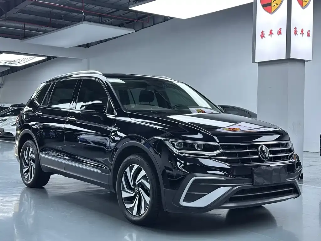 Volkswagen Tiguan L — фото 2