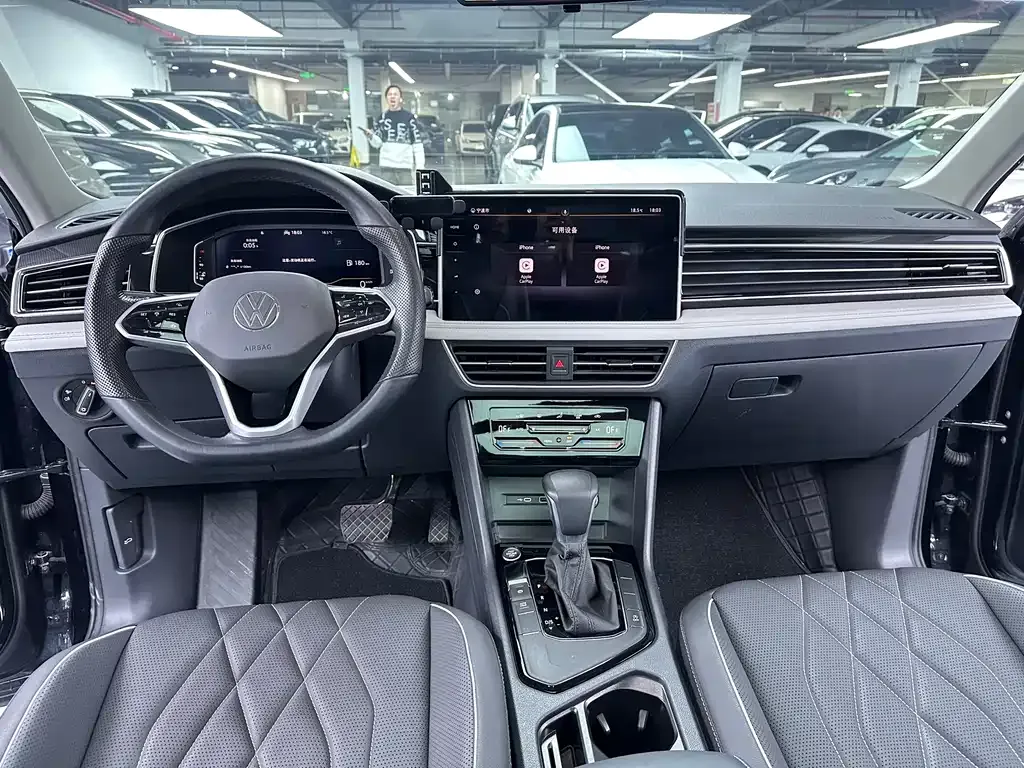 Volkswagen Tiguan L — фото 7