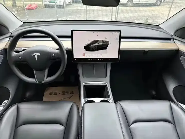 Tesla Model Y — фото 4