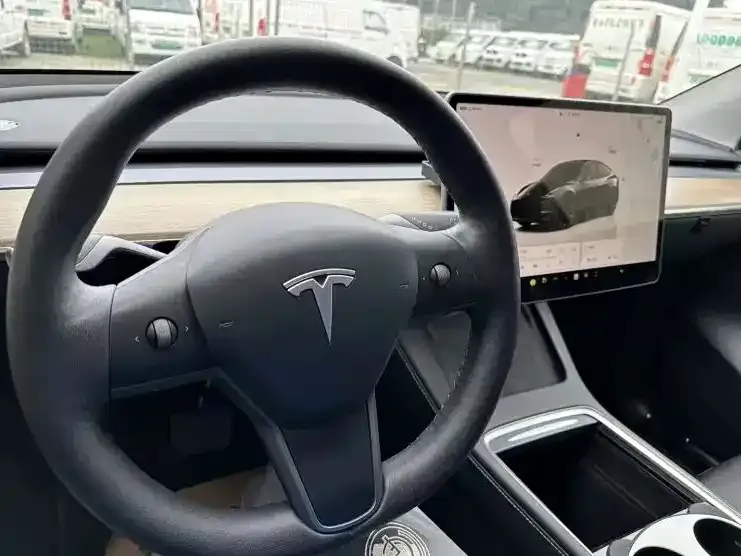Tesla Model Y — фото 3