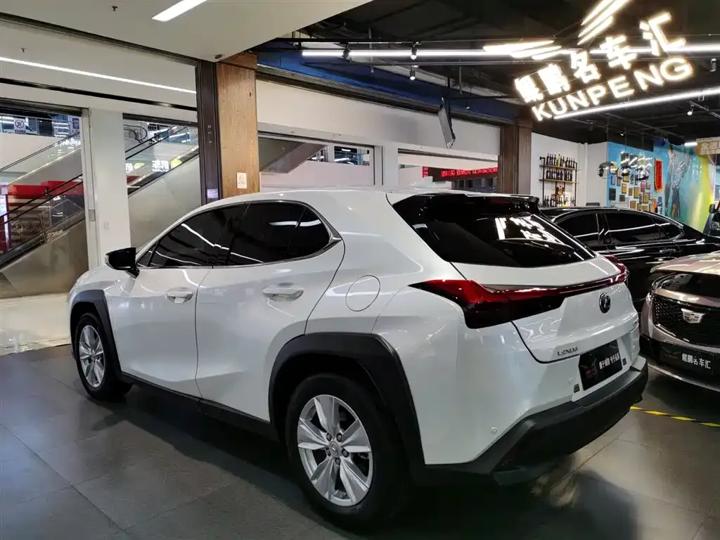 Lexus UX — фото 3