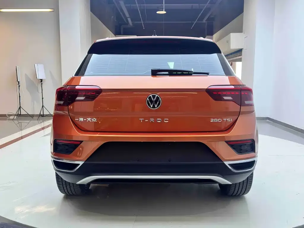 Volkswagen T-Roc — фото 8