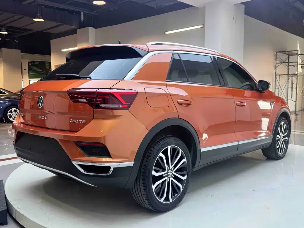 Volkswagen T-Roc — фото 9
