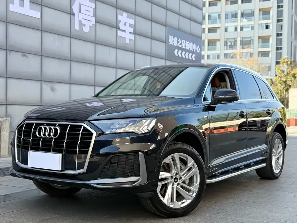 Audi Q7 — фото 1