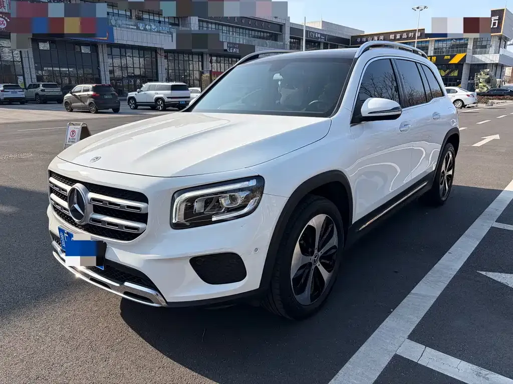 Mercedes-Benz GLB — фото 1