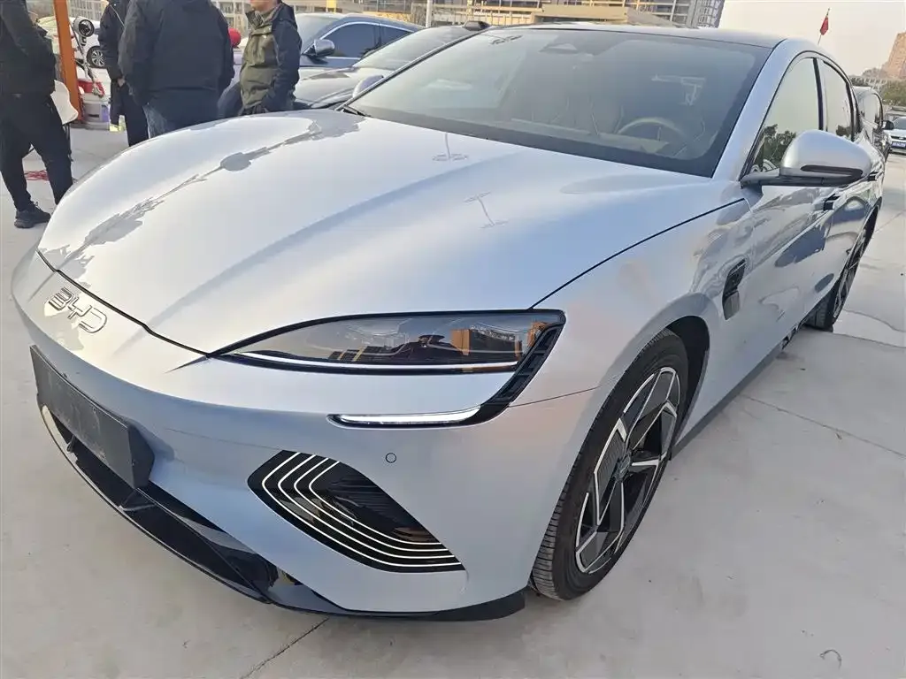 BYD Seal — фото 1