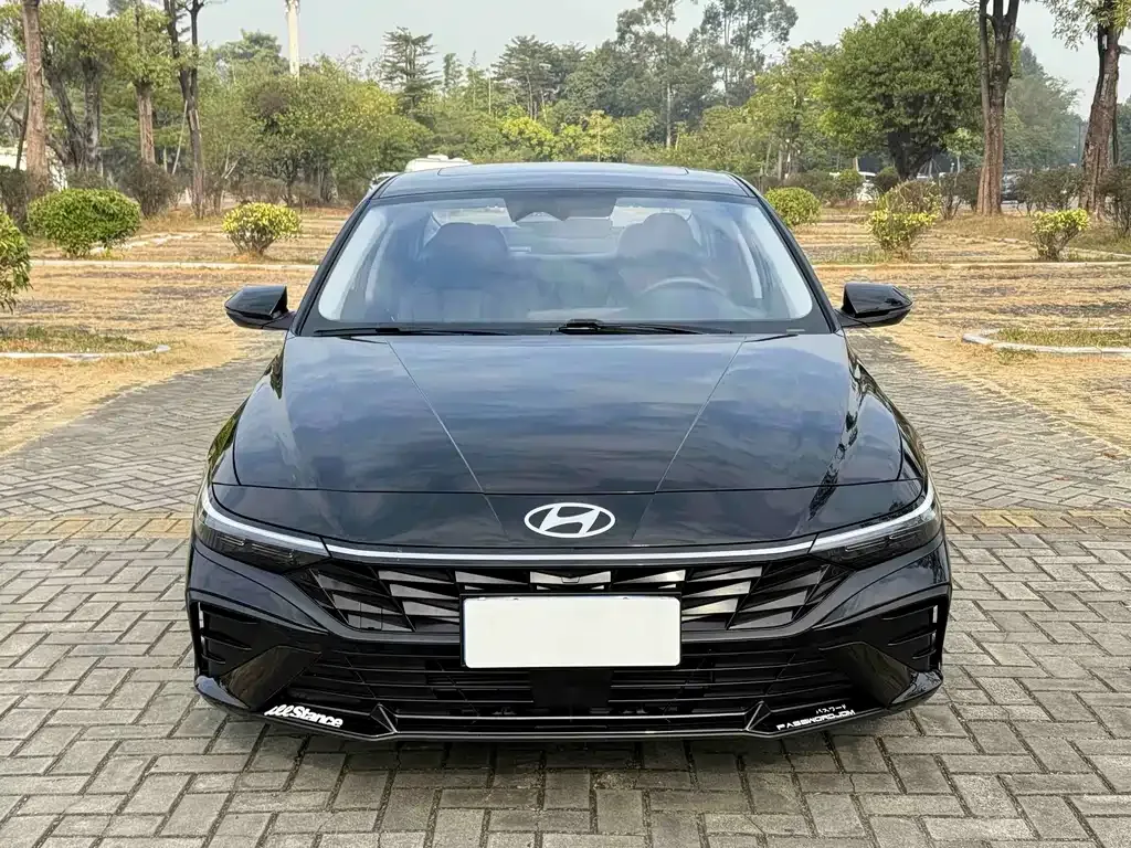 Hyundai Elantra — фото 7