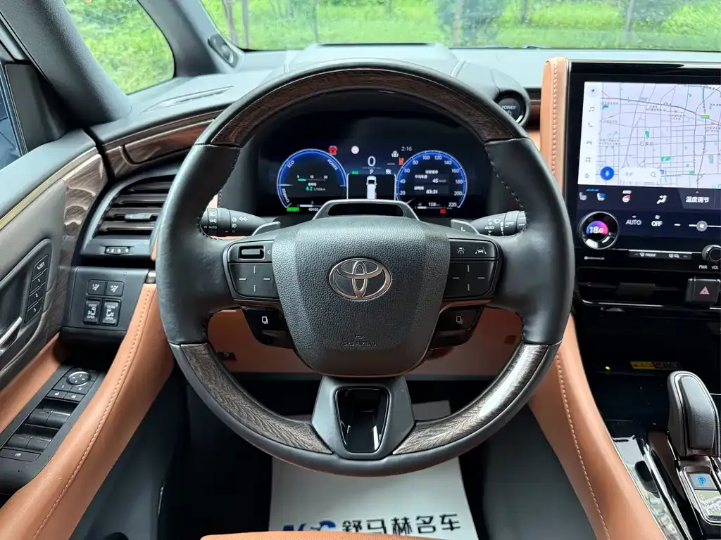 Toyota Alphard — фото 3