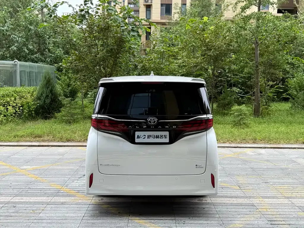 Toyota Alphard — фото 4