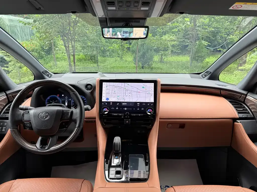 Toyota Alphard — фото 5