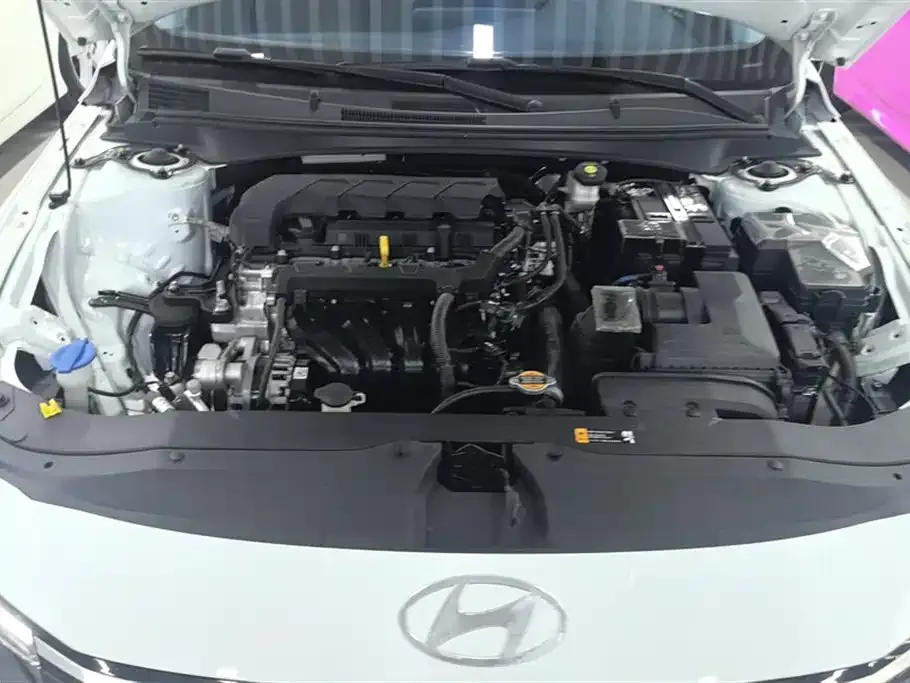 Hyundai Elantra — фото 2