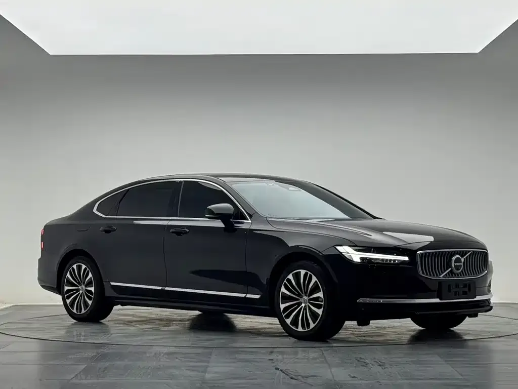 Volvo S90 — фото 1