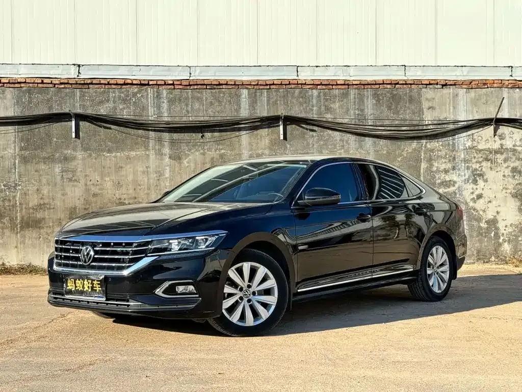 Volkswagen Passat — фото 1