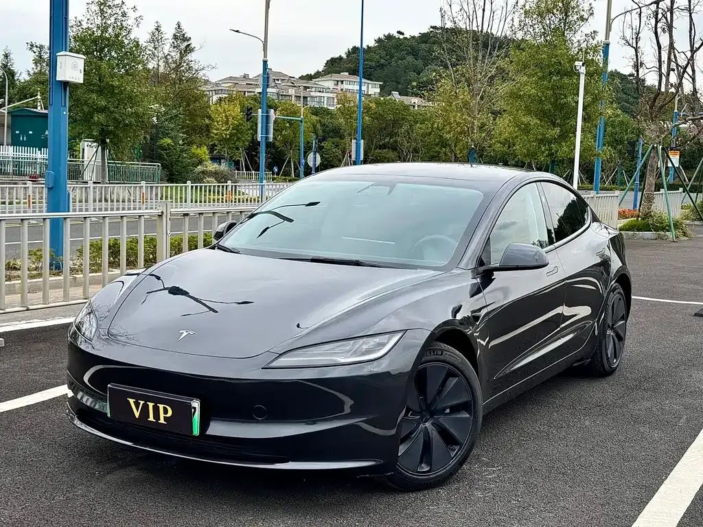 Tesla Model 3 — фото 1