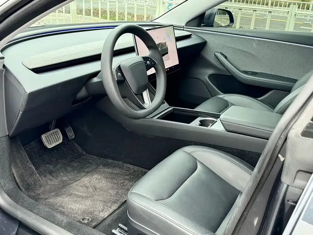 Tesla Model 3 — фото 3