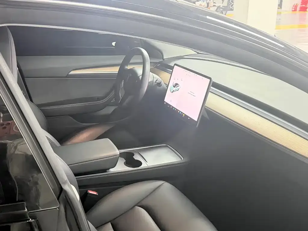 Tesla Model 3 — фото 4