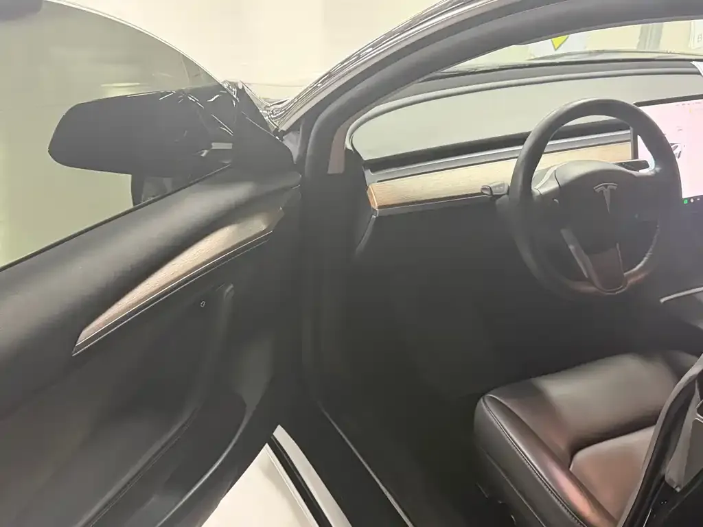 Tesla Model 3 — фото 8