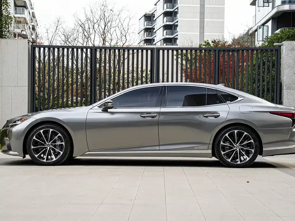 Lexus LS — фото 9
