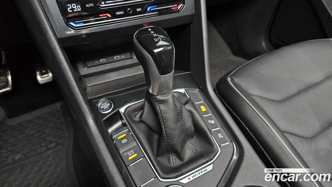 Volkswagen Tiguan — фото 9