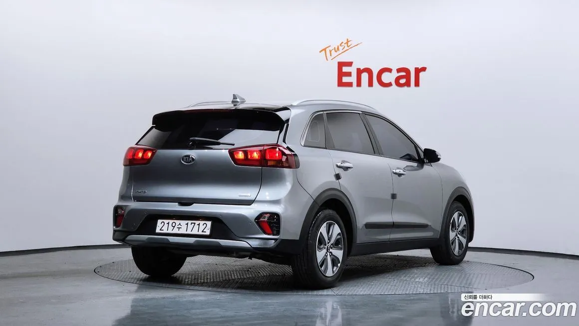 Kia Niro — фото 10