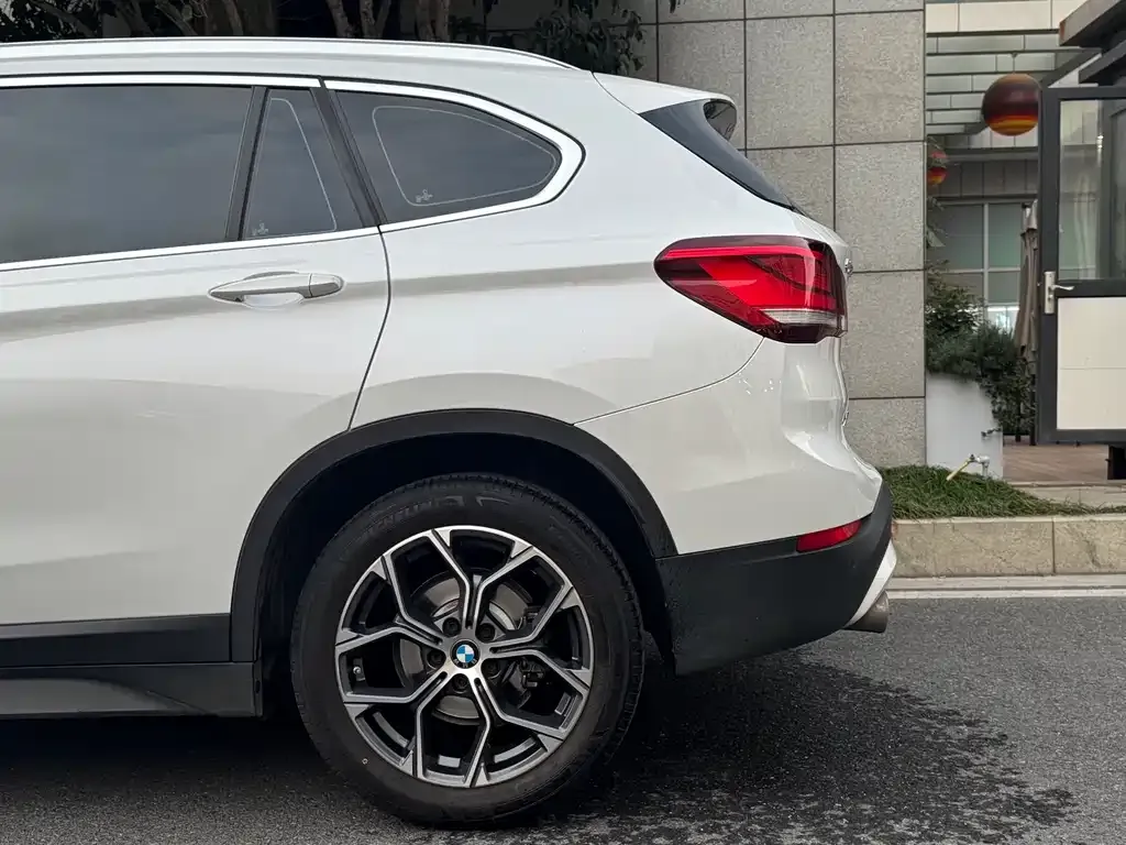 BMW X1 — фото 10