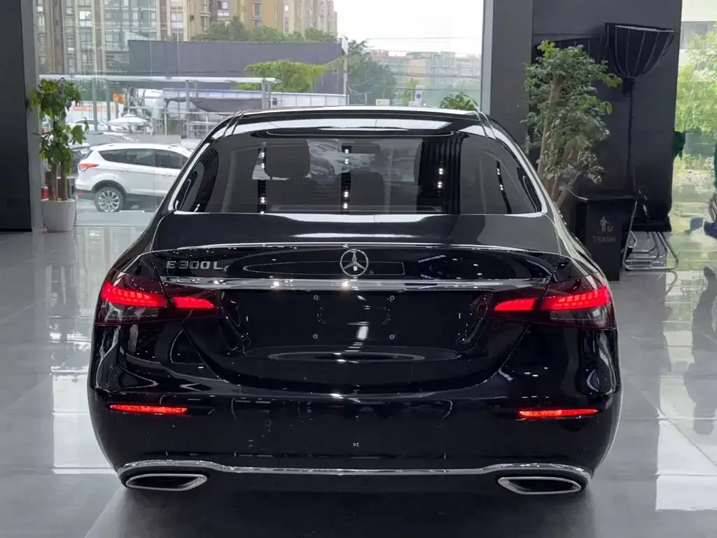 Mercedes-Benz E-Class — фото 10