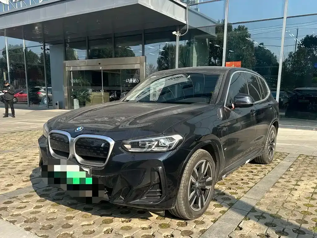 BMW iX3 — фото 1