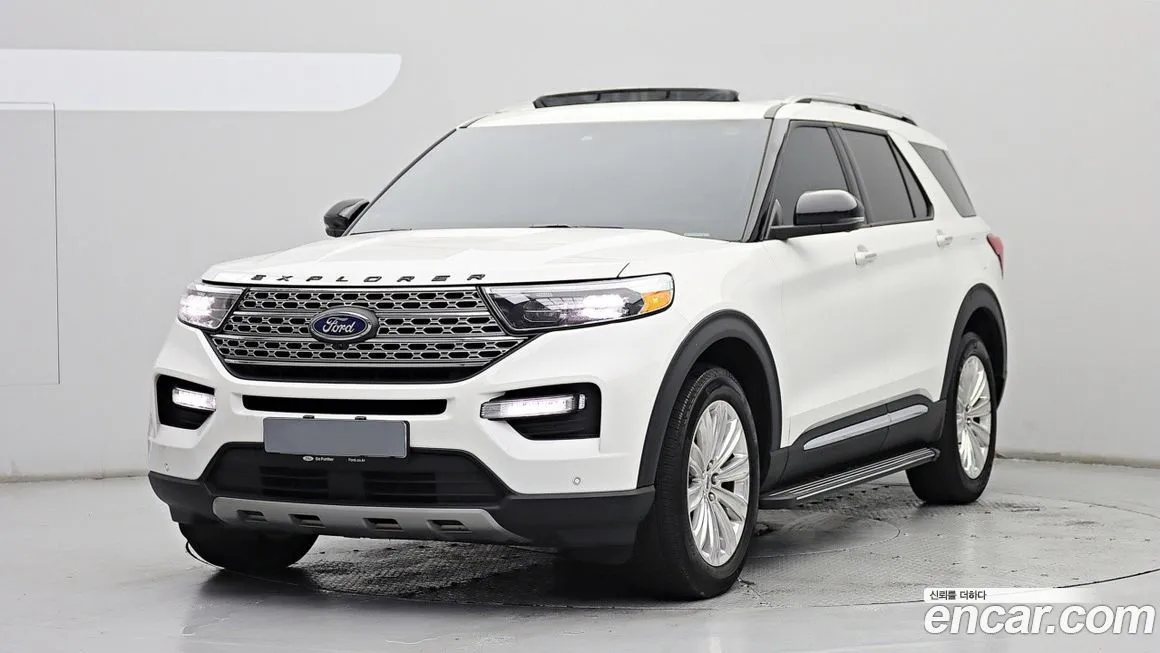 Ford Explorer — фото 1