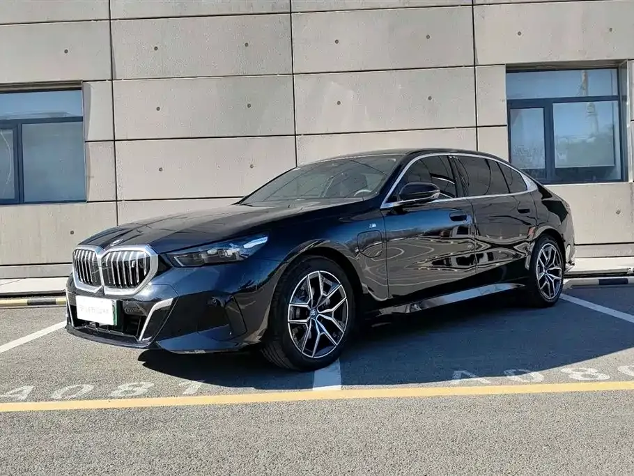 BMW i5 — фото 1