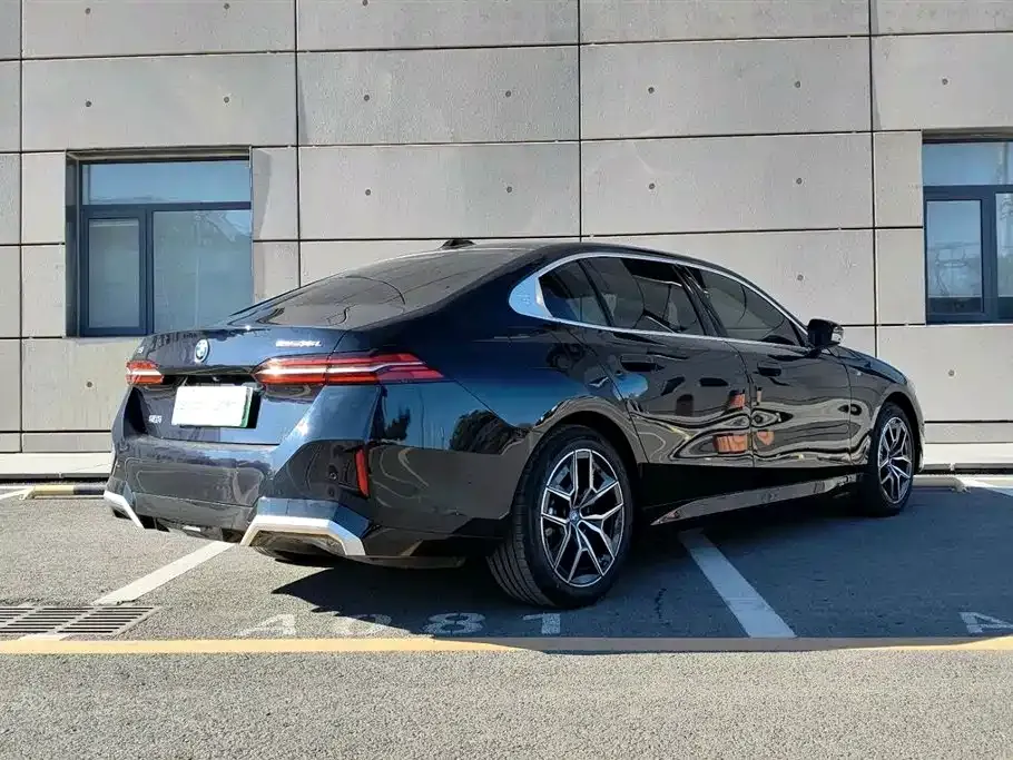 BMW i5 — фото 9