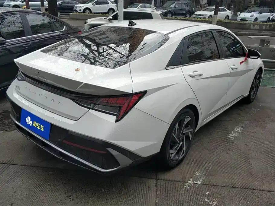 Hyundai Elantra — фото 10