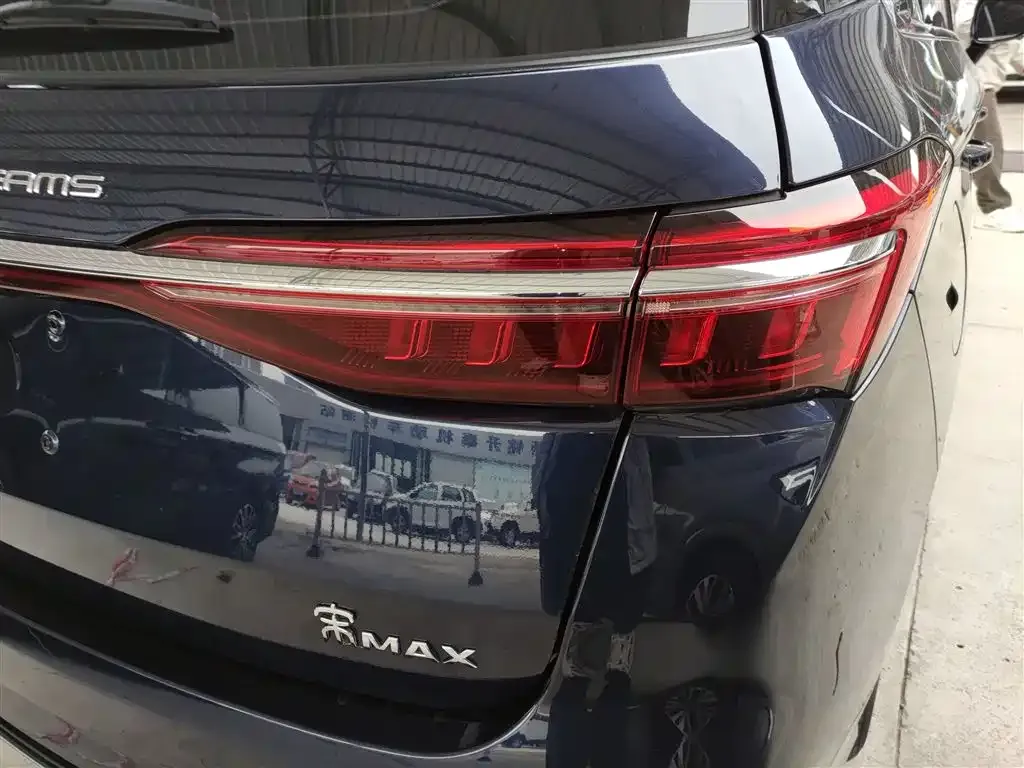 BYD MAX New Energy — фото 9
