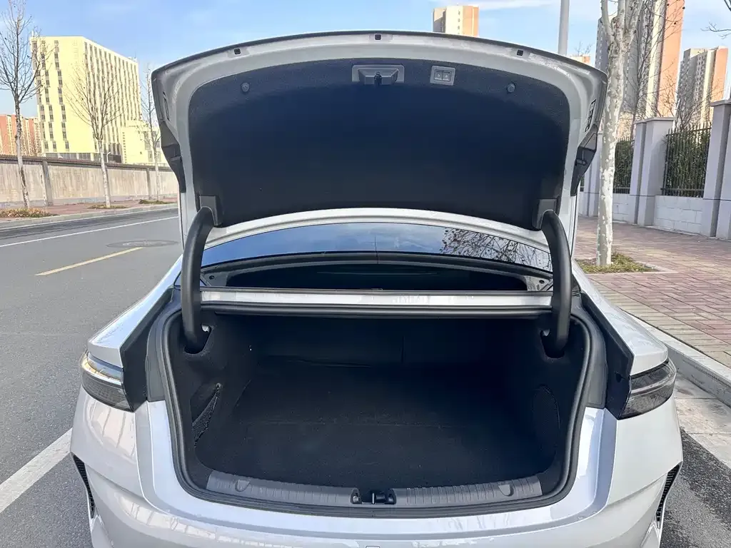 BYD Seal — фото 3