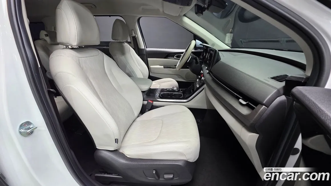 Kia Carnival — фото 10