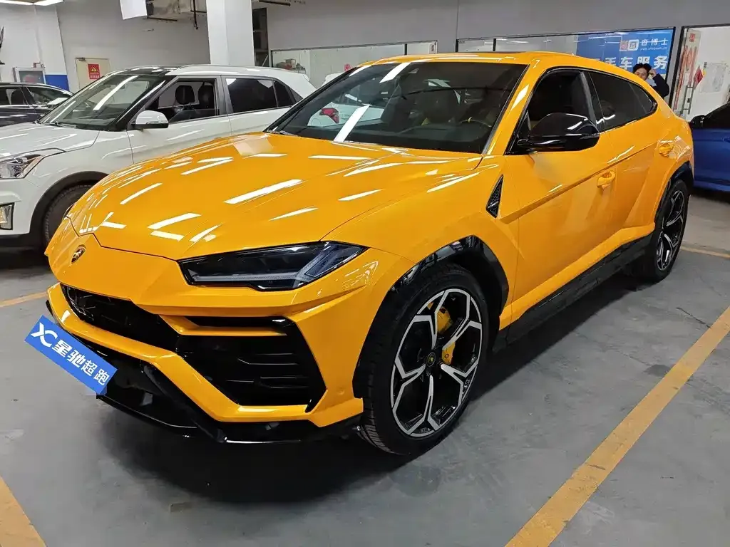 Lamborghini Urus — фото 1