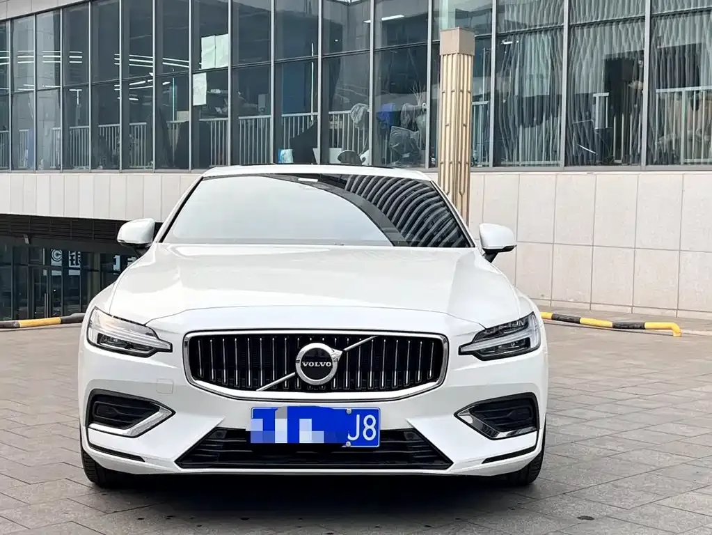 Volvo S60 — фото 5