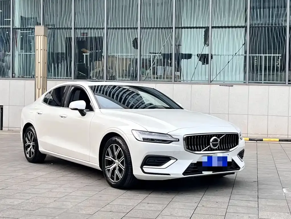 Volvo S60 — фото 7