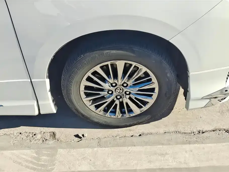 Toyota Vellfire — фото 5