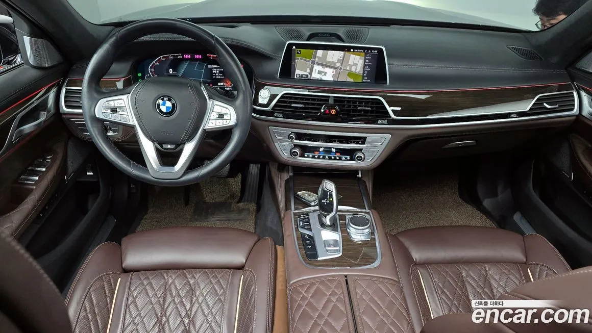 BMW 7-Series — фото 10