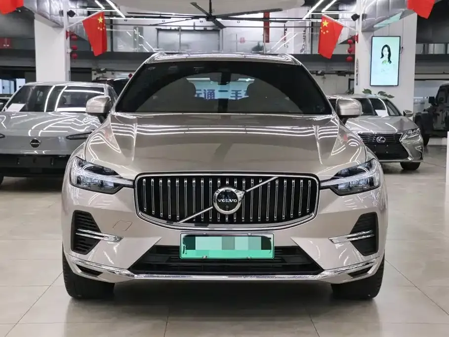 Volvo XC60 PHEV — фото 9