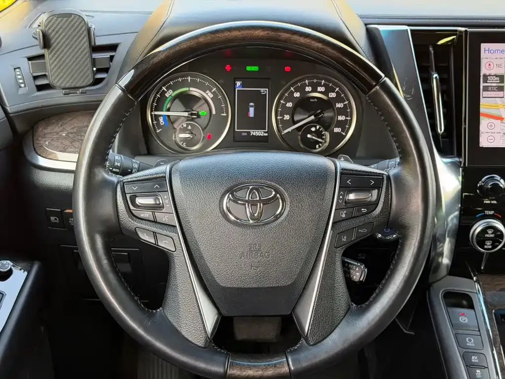 Toyota Alphard — фото 2