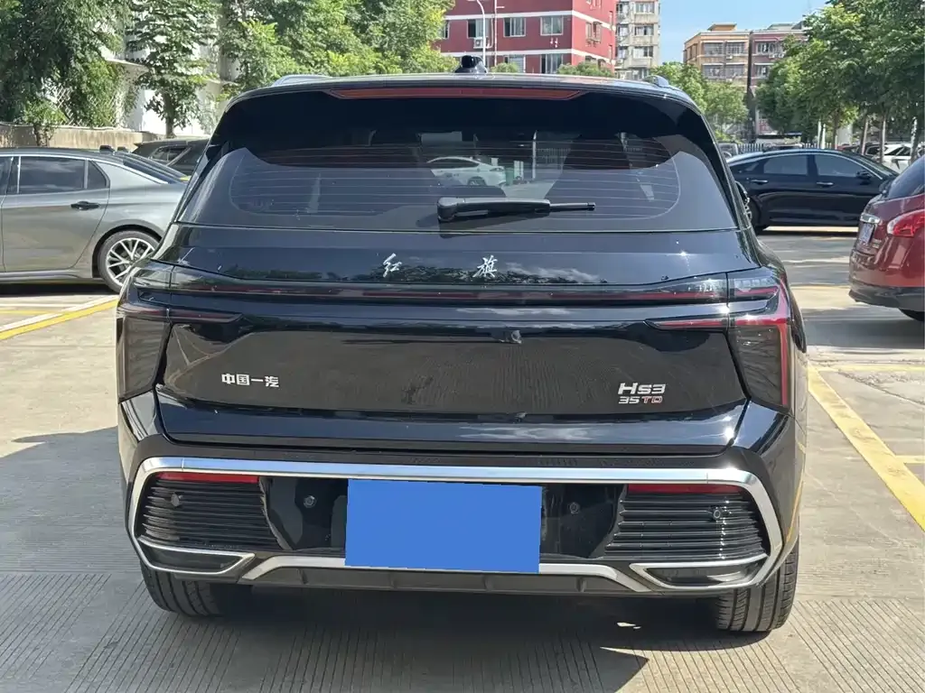 Hongqi HS3 — фото 10