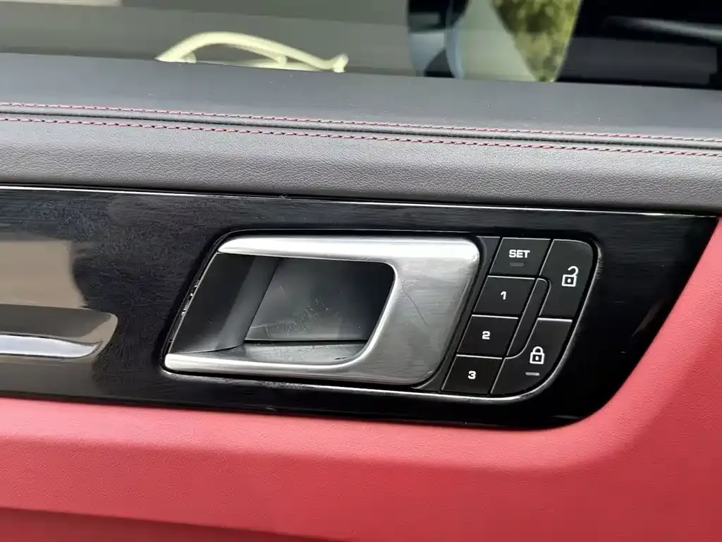 Porsche Cayenne Hybrid — фото 6