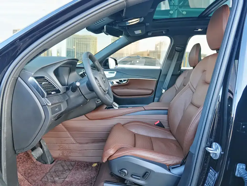 Volvo XC90 — фото 10