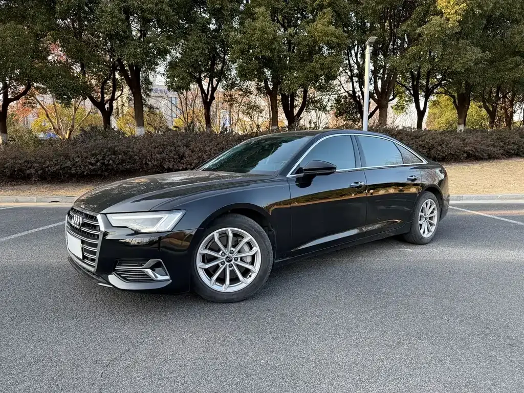 Audi A6L — фото 1