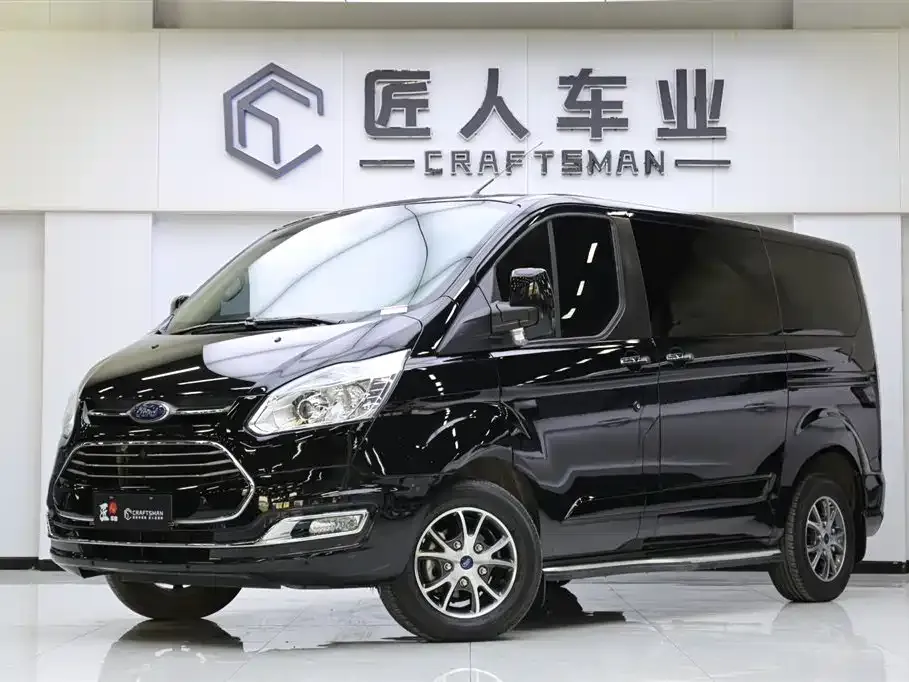 Ford Tourneo — фото 1