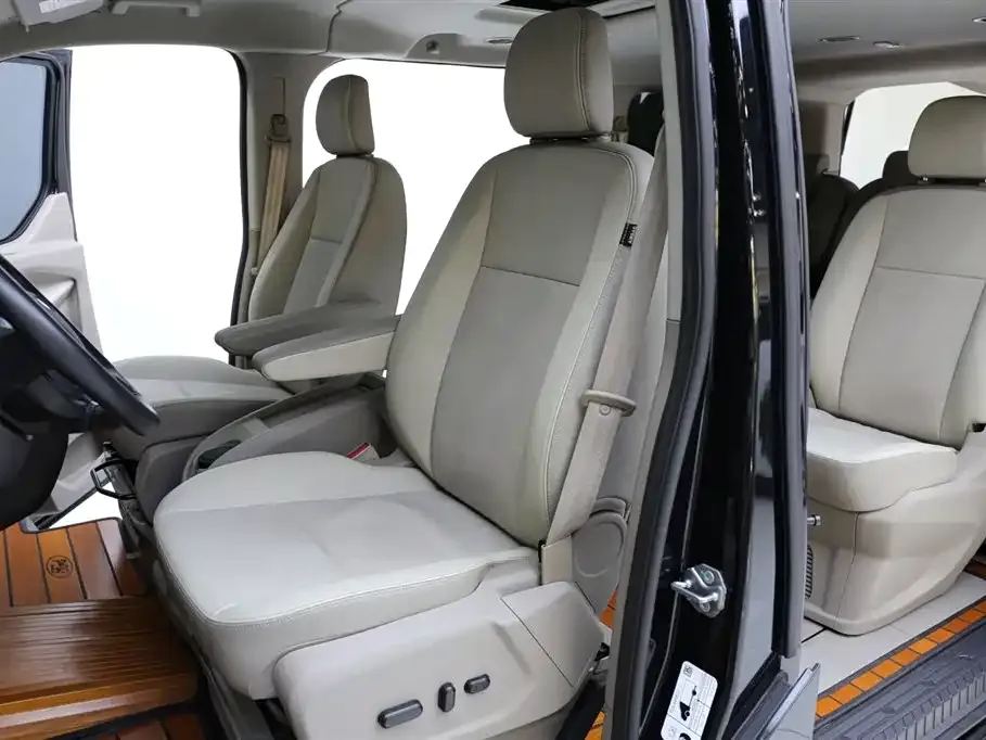 Ford Tourneo — фото 3
