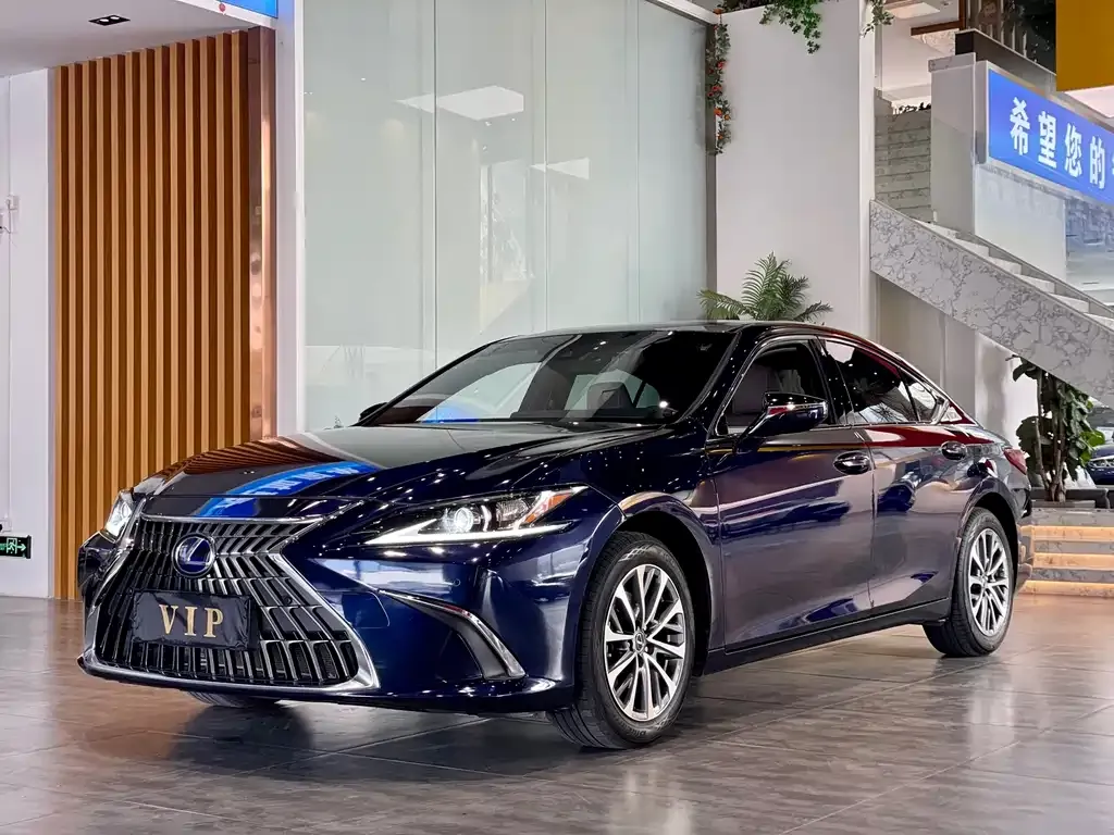 Lexus ES — фото 1